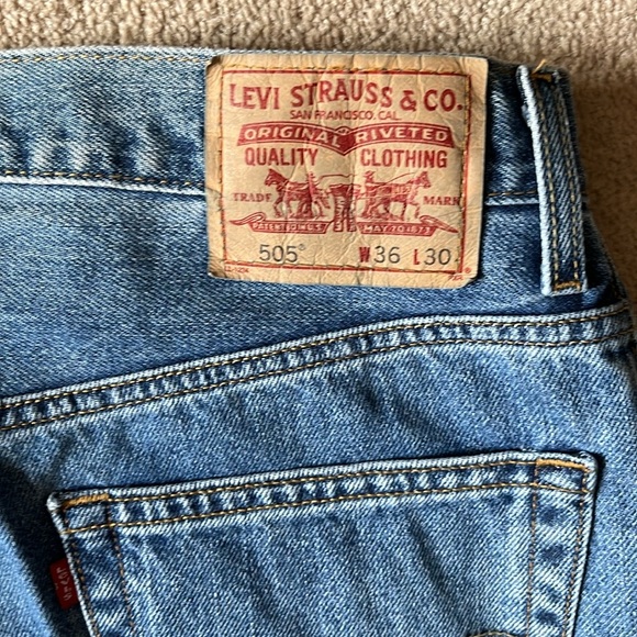 Mens Like New Levi Strauss 505 Regular Fit jeans, Size 36 x 30, dressy or casual - Picture 7 of 8